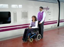Renfe y Adif ampl�an el servicio Atendo para personas con discapacidad en veintid�s estaciones 