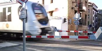 Las obras para suprimir el paso a nivel de Santa Clara, en Zarauz, comenzar�n en enero