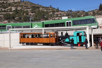 La locomotora Monistrol y un coche saln restaurados por Ferrocarrils de la Generalitat de Catalunya