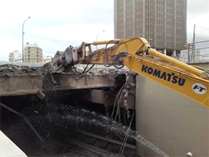 La demolicin del puente de Tetun por las obras del Metro de Mlaga afronta su fase final
