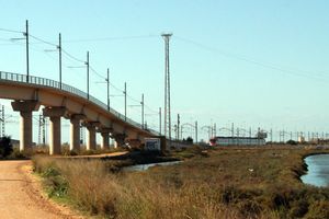 El tren tranvía de la Bahía de Cádiz dispone ya de los desvíos para la conexión con la línea ferroviaria