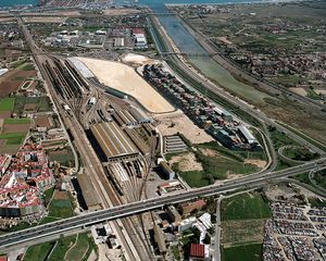 Acuerdo para impulsar el desarrollo del centro log�stico intermodal de Valencia Fuente de San Luis