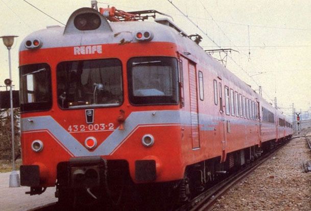 Electrotren serie 432 para 140 km/h, adquirido en 1981 y reformado en 1984. Foto Archivo Hist�rico Ferroviario