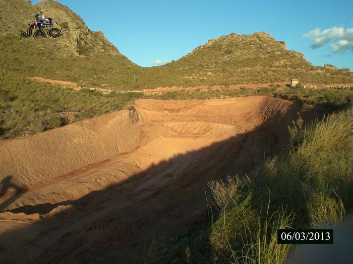 Previamente al desmonte de los taludes, fue sepultada la boca del t�nel 1