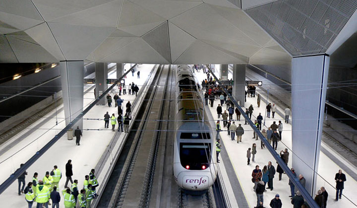 V�as y andenes en la nueva estaci�n de Logro�o