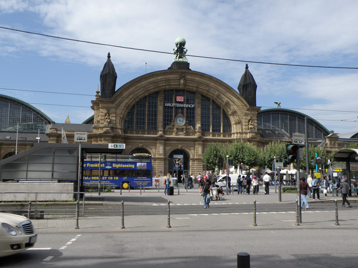 Monumental fachada de la estacin central de Frankfurt