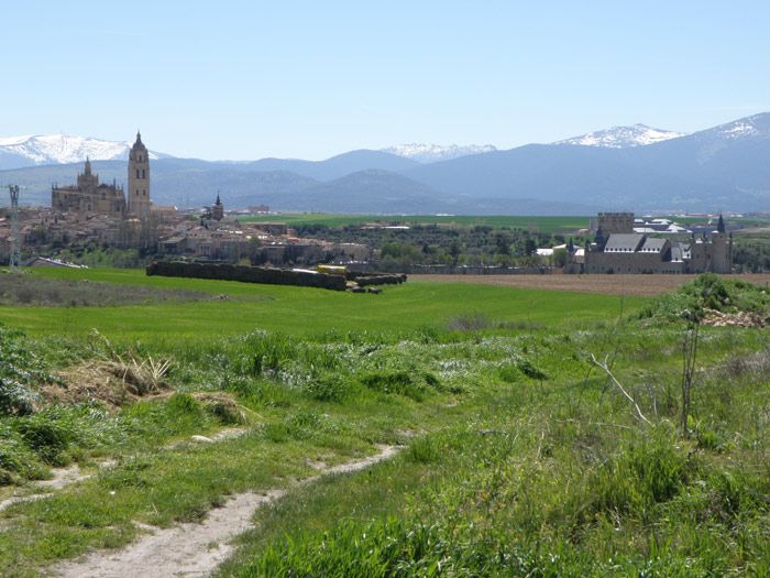 Vista de la catedral y el Alczar de Segovia  desde el comedor. 