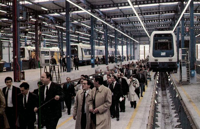EuskoTren �en 1989 Eusko Trenbideak- inaugura cocheras en Sopelana para las l�neas de Bilbao a Plencia y Lezama.