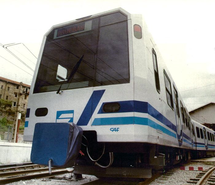 Unidad 300 construida por CAF en 1990 para el servicio San Sebastin a Hendaya de Eusko Trenbideak.