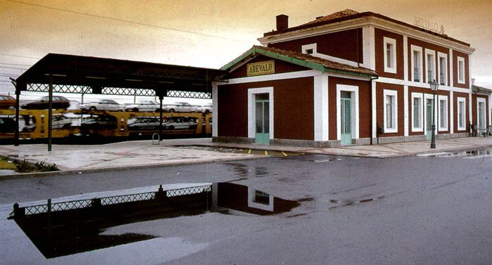 Ms de 130 estaciones remodeladas en 1991. En la imagen, estacin de Arvalo en Segovia.
