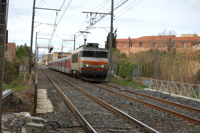 Autor: Antonio Ballara. Perpignan. El Talgo IIIRD circulando en Francia