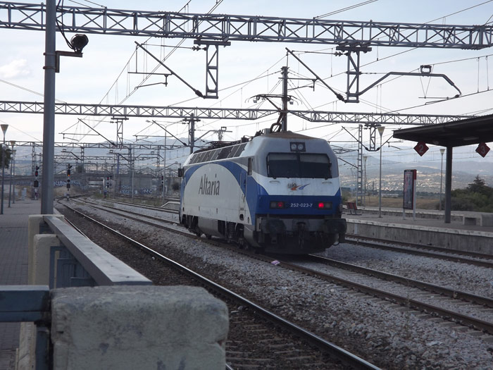 Locomotora serie 252 (Altaria). Foto: Javier Fidalgo