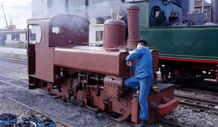 Primeras pruebas en presi�n de la locomotora en 1996 tras la colocaci�n de la nueva caldera