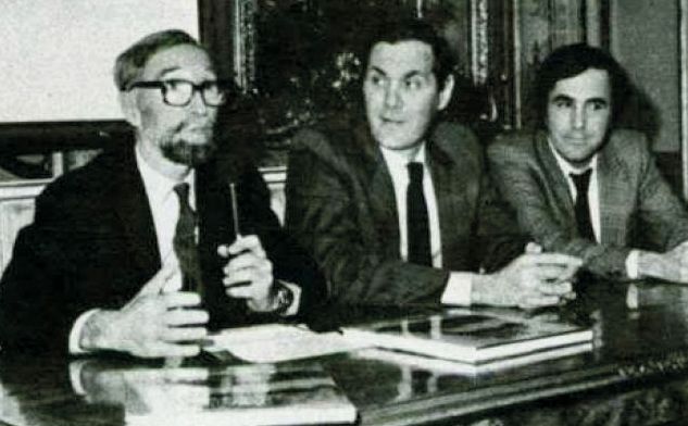 Manolo Maristany en la entrega de los premios �Antonio Machado� en los que fue jurado. A su izquierda, Juli�n Garc�a Valverde, ex presidente de Renfe.