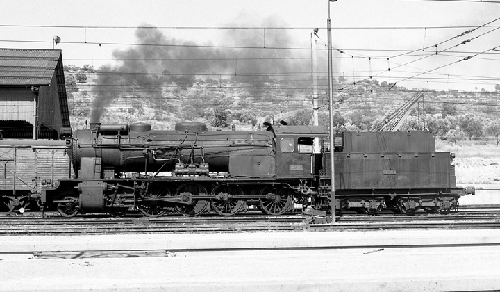 Locomotora Mastodonte de MZA de la serie 1400. Fotograf�a de Xavier Santamar�a