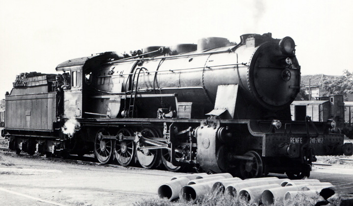 Locomotora "Mastodonte" de Andaluces de la serie 4201 a 4235. Fotograf�a de Xavier Santamar�a