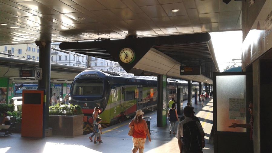 Desde la estaci�n de Cadorna parte tambi�n el servicio regional de Trenitalia