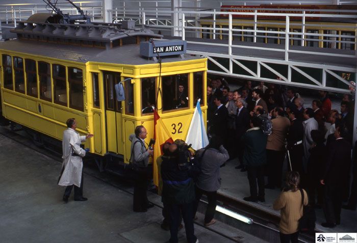 1997. Primeras pruebas del tranv�a de La Coru�a, nueva l�nea tur�stica tranviaria. (1997) Foto Benito Figueroa. V�a Libre.  Archivo Hist�rico Ferroviario.