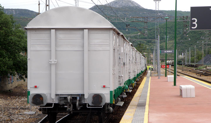 Coche J de cola del tren contrate