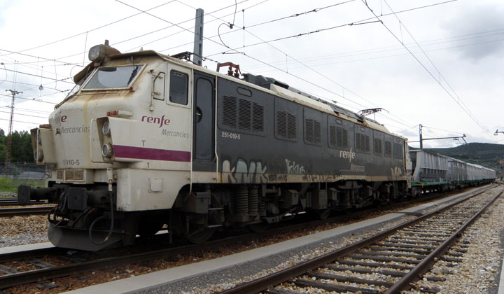 La locomotora encargada de remolcar el tren e las pruebas