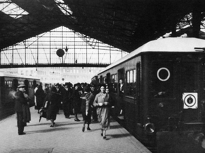 En los a�os veinte, la traccci�n el�ctrica empez� a imponerse en Saint-Lazare.