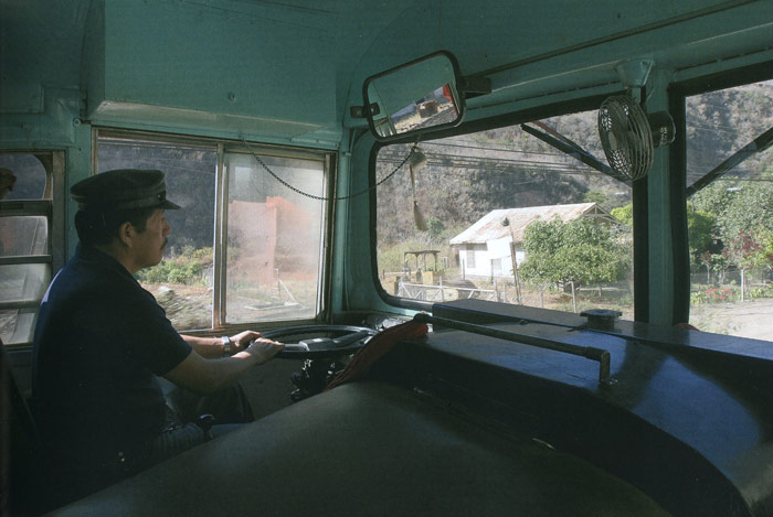 Cabina del autoferro, cuyo volante sirve para frenar
