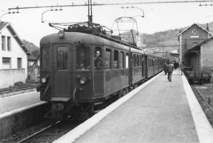 Automotor Ganz de la serie MCD 1 a 6 fotografiado en Zarautz. Fotograf�a de Juan Bautista Cabrera. Archivo EuskoTren/Museo Vasco del Ferrocarril