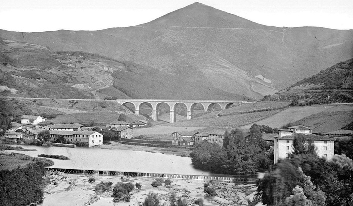 Vista del viaducto de La Pe�a. Fotograf�a de J. Laurent. Patrimonio Hist�rico, Ministerio de Cultura