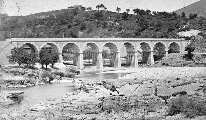 Vista del viaducto de Miravalles. Fotograf�a de J. Laurent. Patrimonio Hist�rico, Ministerio de Cultura
