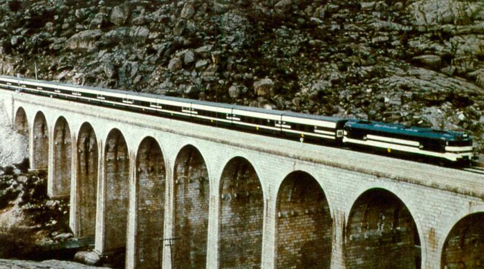 Un Talgo 220 de rodadura desplazable circula en 1994 en Estados Unidos entre las ciudades Seattle y Portland.