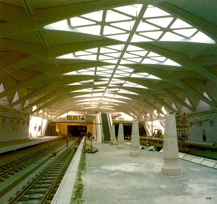 And�n central de la nueva estaci�n de Alameda de FGV en Valencia, iluminado con luz natural. Imagen de las obars tomada en 1995.