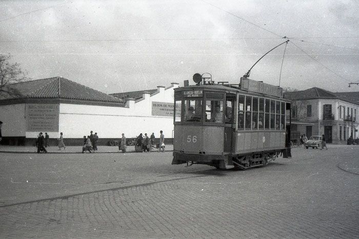 El tranv�a 56 fotografiado en la l�nea de Huel�n. Fotograf�a de Trevor Rowe. Archivo EuskoTren/Museo Vasco del Ferrocarril