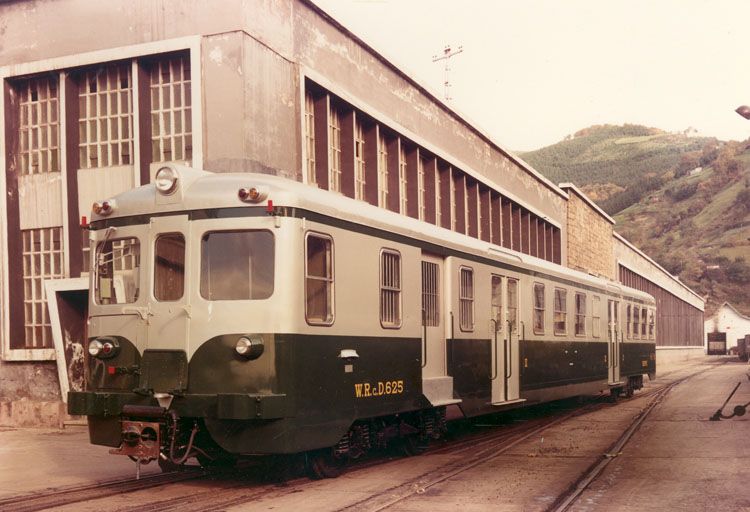 Remolque con cabina con furgn de la serie 600, construido por CAF en Beasain. Archivo EuskoTren/Museo Vasco del Ferrocarril