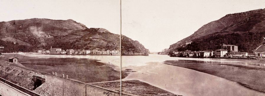 Vista del paso del ferrocarril del Norte por el puerto de Pasajes. Fotografa de Jean Laurent. Archivo de la Biblioteca Nacional de Espaa. Ministerio de Cultura.