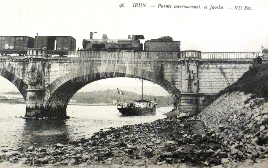 Vista del puente internacional sobre el r�o Bidasoa, la �ltima gran obra de la l�nea de Madrid a la frontera francesa. Archivo EuskoTren/Museo Vasco del Ferrocarril