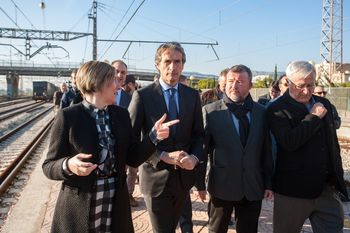 El tercer carril ya est� instalado en todo el trayecto Valencia-Castell�n