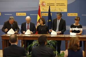 Fomento, Hacienda y el Gobierno vasco firman el convenio para la construcci�n de la variante sur de Bilbao
