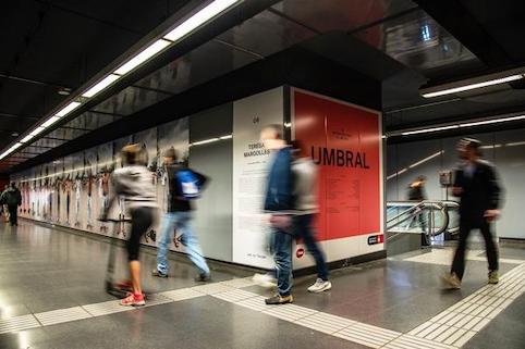 Transportes Metropolitanos de Barcelona presenta el proyecto Umbral, murales artísticos en doce estaciones del Metro