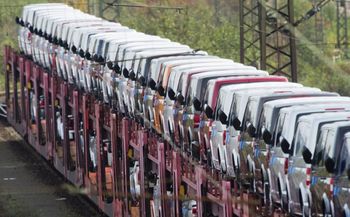 Adif suscribe acuerdos con tres patronales industriales para impulsar el transporte por ferrocarril