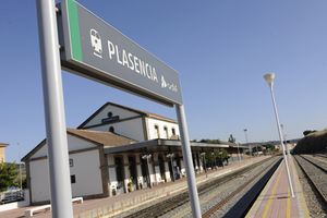 Licitado el control de obras para la remodelacin de las estaciones de Plasencia, Cceres, Mrida y Badajoz