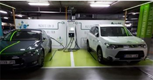 En servicio un sistema de recarga rápida de vehículos eléctricos en la Ferrolinera de la estación de Santander