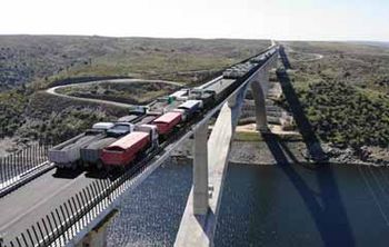 Realizadas con �xito las pruebas de carga en el viaducto sobre el r�o Tajo, en C�ceres