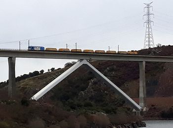 Pruebas de carga en el viaducto sobre el r�o Tera, en Zamora, de la l�nea de alta velocidad Madrid-Galicia