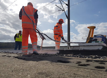Los Ferrocarriles Alemanes prueban pintura blanca en los carriles para reducir su temperatura