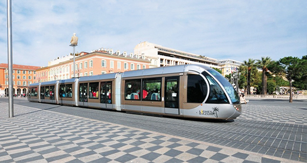 Niza abre su tercera l�nea de metro ligero