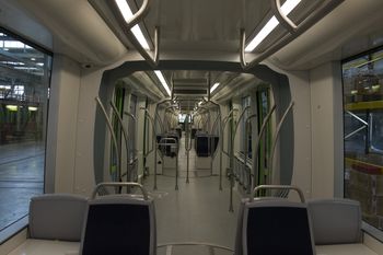 Euskotren presenta la primera unidad de los nuevos tranv�as �extralargos� de Vitoria