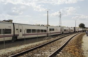 Descarrila el Alvia Ferrol-Madrid en Zamora al arrollar un veh�culo ca�do en la v�a