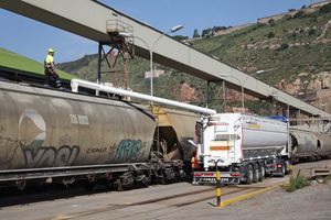 Nuevo tr�fico de harinas entre el puerto de  Barcelona y Zuera