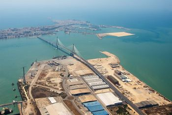 Licitaci�n de las obras del ramal ferroviario al Bajo de la Cabezuela, en el puerto de la Bah�a de C�diz