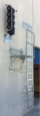 Safety ladder with a tunnel platform